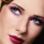 Aprende cómo un fotógrafo debe dirigir a un makeup artist durante una sesión de fotos y por qué el maquillaje forma parte de la imagen final.